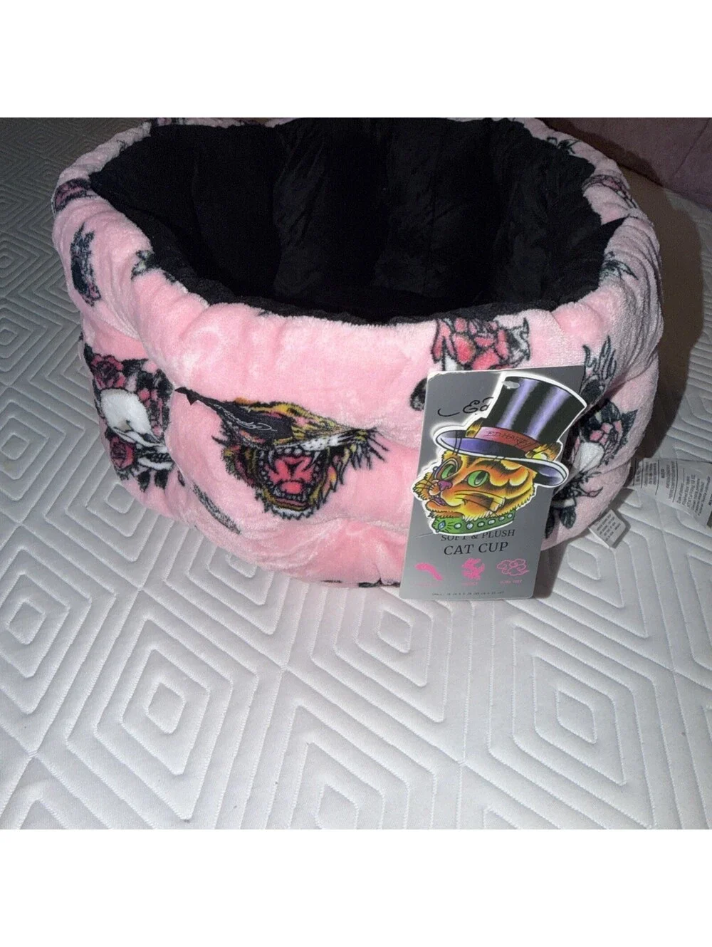 NWT Ed Hardy Pet Bed BABY Pink Skull Rose Plush Cuddler Cat cup REVERSIBLE 18x9